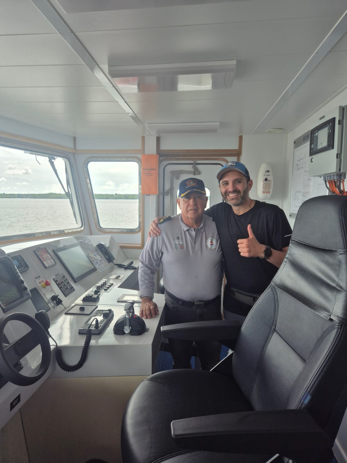 Transporte de ayuda por barco